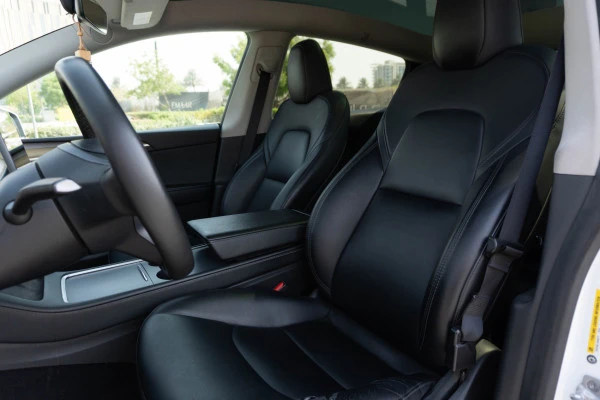  Weiß Tesla Model Y Long Range Photo 7