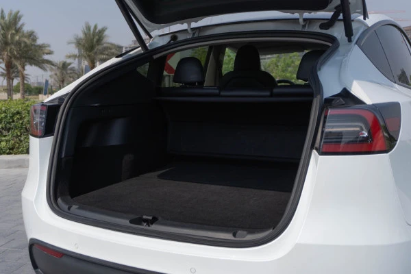  Weiß Tesla Model Y Long Range Photo 10