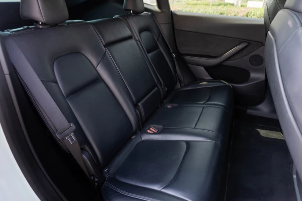  Weiß Tesla Model Y Long Range Photo 12