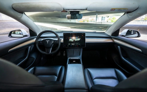  Weiß Tesla Model Y Long Range Photo 12