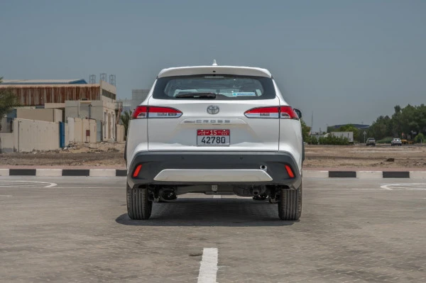  White Toyota Corolla Cross Photo 3