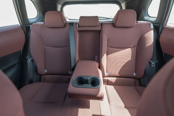  White Toyota Corolla Cross Photo 9