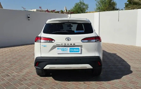  Bianca Toyota Corolla Cross Photo 3