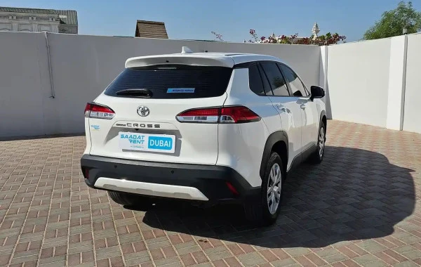  Bianca Toyota Corolla Cross Photo 4