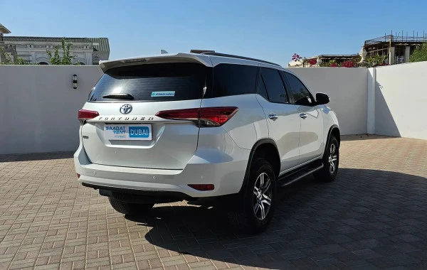  Bianca Toyota Fortuner Photo 2