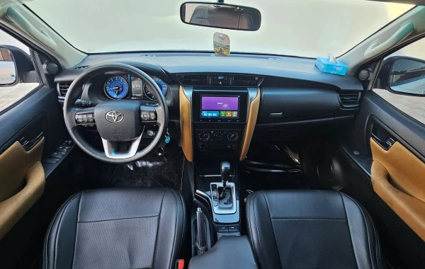  Bianca Toyota Fortuner Photo 4
