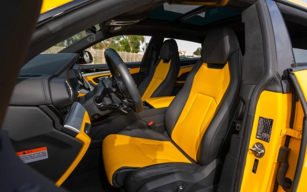  Gelb Lamborghini Urus Photo 17