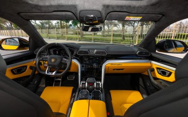  Gelb Lamborghini Urus Photo 24