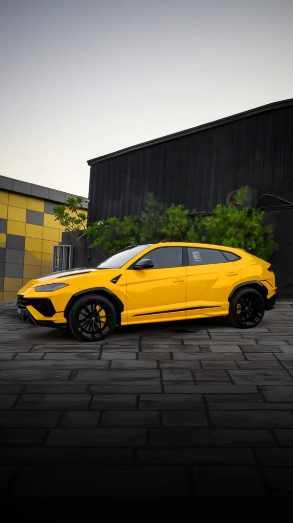  Gelb Lamborghini Urus Photo 2